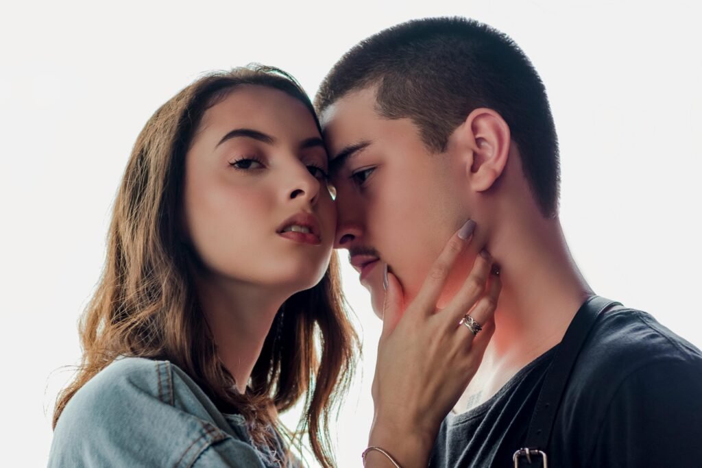 Online Vs Reality: 7 Differences for Those Searching for Casual Partners 3 Close-up portrait of a young couple expressing affection and intimacy.